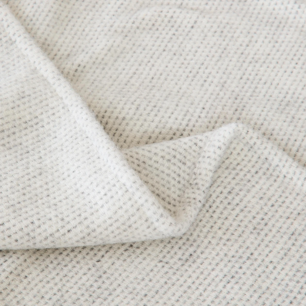 Clara Merino Wool Blanket Clara Merino Wool Blanket -The Bed Rooms Shop Screenshot2025 04 10at14.00.55