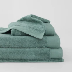 Eris Soft Luxury Bath Mat -The Bed Rooms Shop Screenshot 2025 01 30 at 12.45.34 1