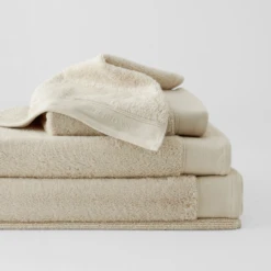 Eris Soft Luxury Bath Mat -The Bed Rooms Shop Screenshot 2025 01 30 at 12.45.43