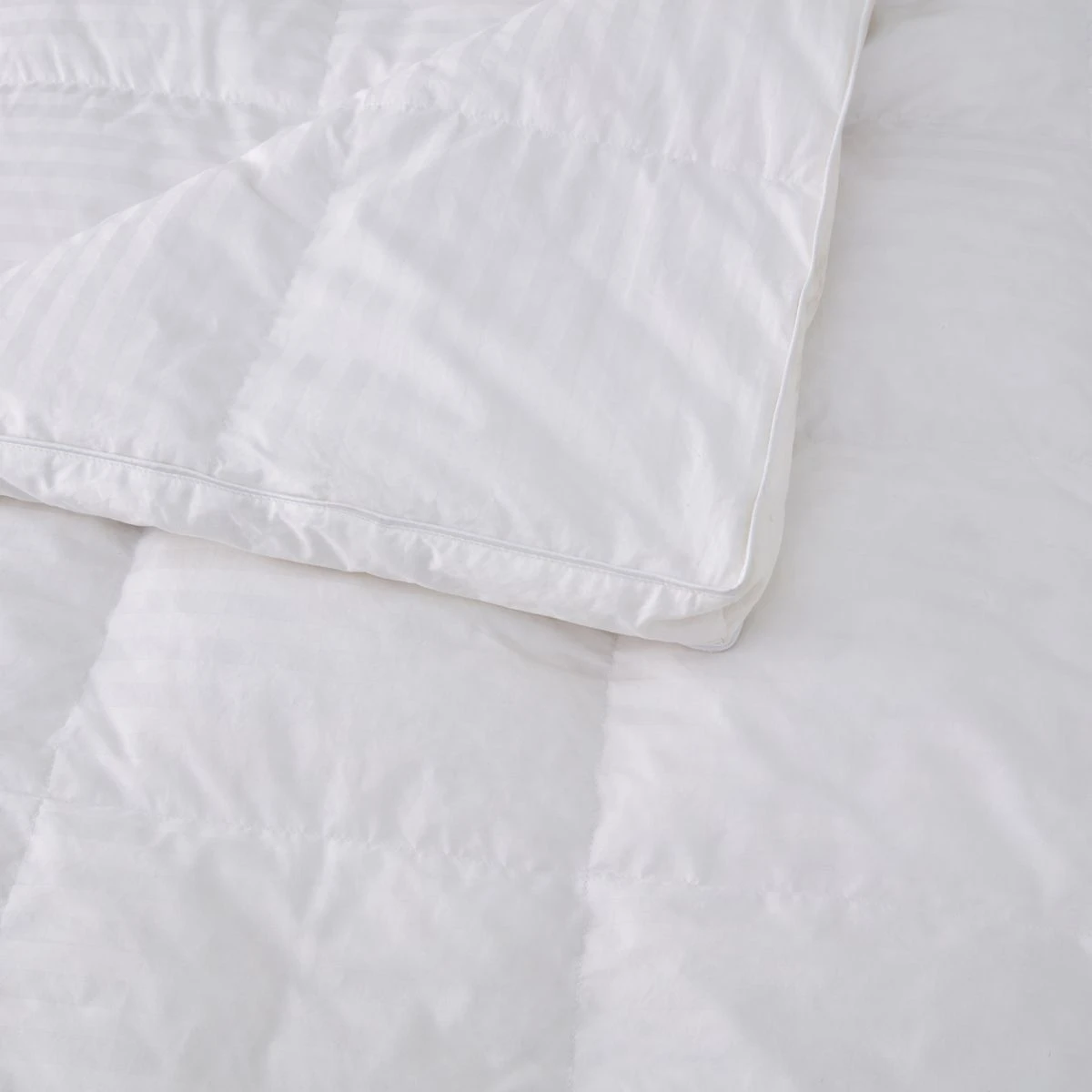 Deluxe Feather & Down Quilt Deluxe Feather & Down Quilt -The Bed Rooms Shop deluxe feather down quilt white 1
