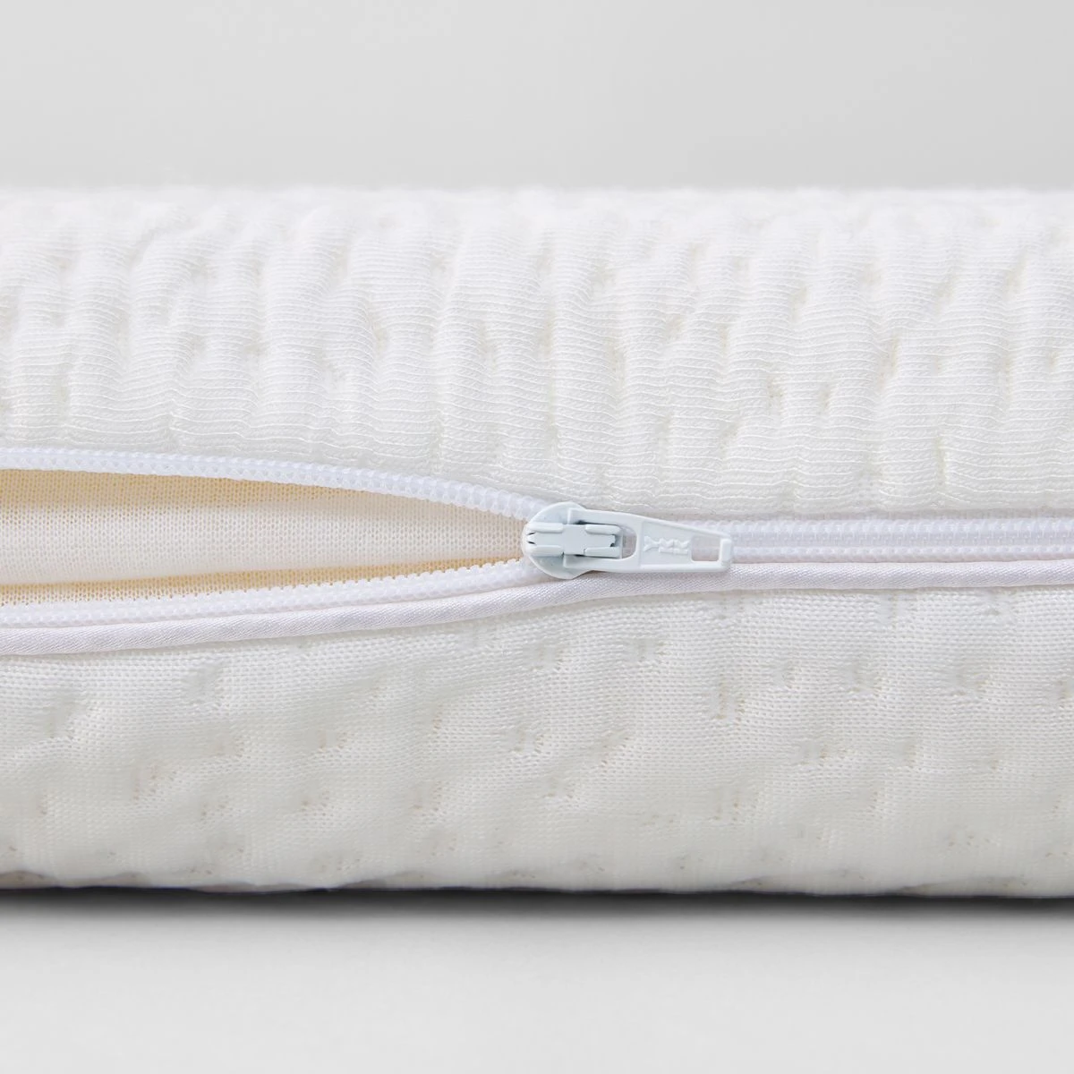 Deluxe Travel Pillow Deluxe Travel Pillow -The Bed Rooms Shop deluxe travel pillow white 4