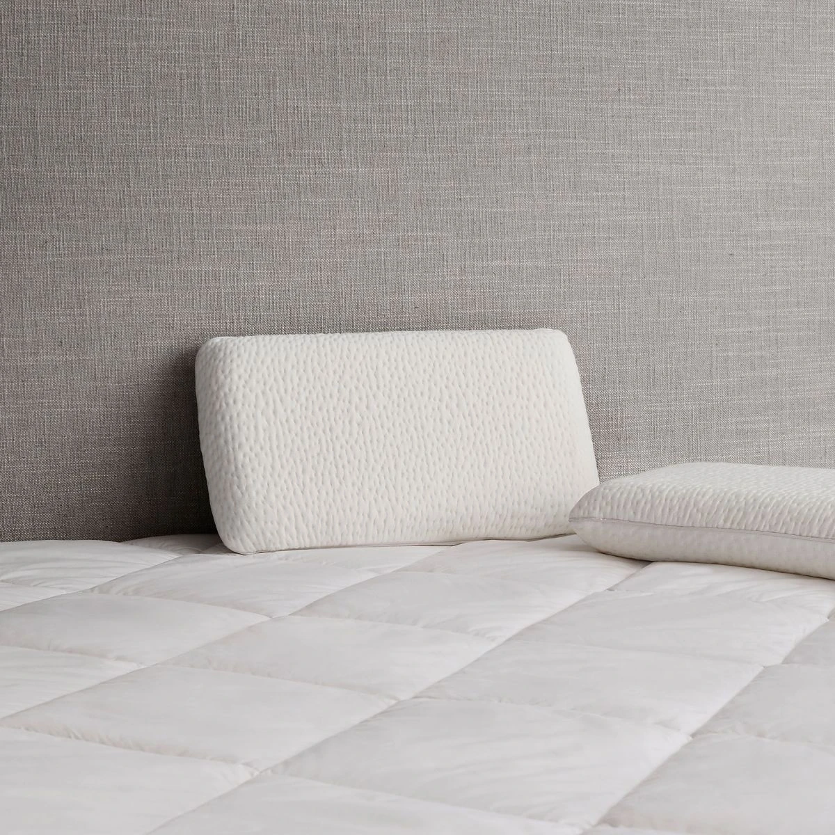 Deluxe Travel Pillow Deluxe Travel Pillow -The Bed Rooms Shop deluxe travel pillow 002 1700x1700 b85b2326 0c18 4d8b ab4d be14bf686b24