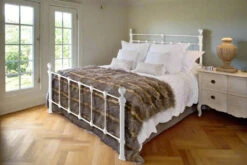Porto Cast Bed